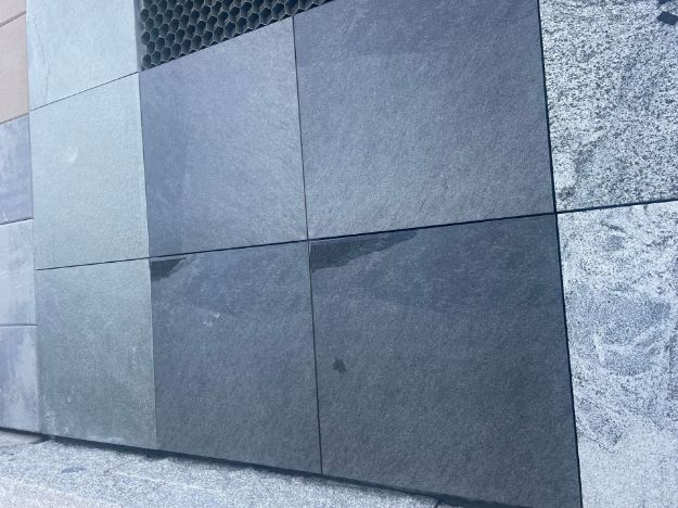 Bilde av BLACK MUSTANG  (60x60x20 cm) 